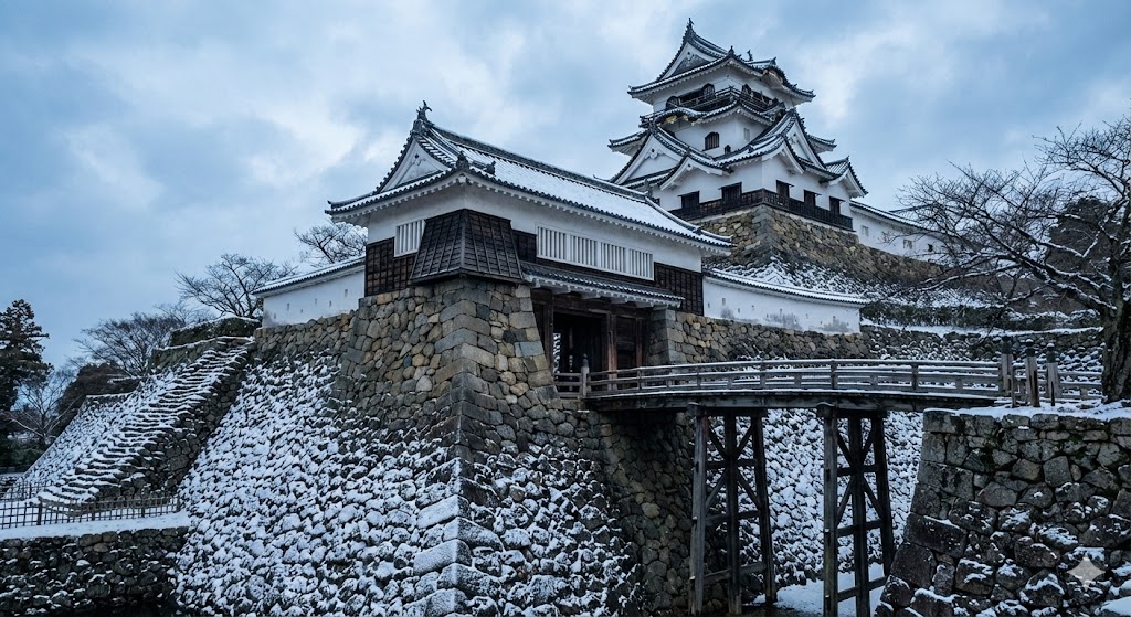 2026年最新｜国宝・彦根城に隠された「超実戦的」な仕掛け。世界遺産候補が誇る江戸の土木技術を徹底解剖